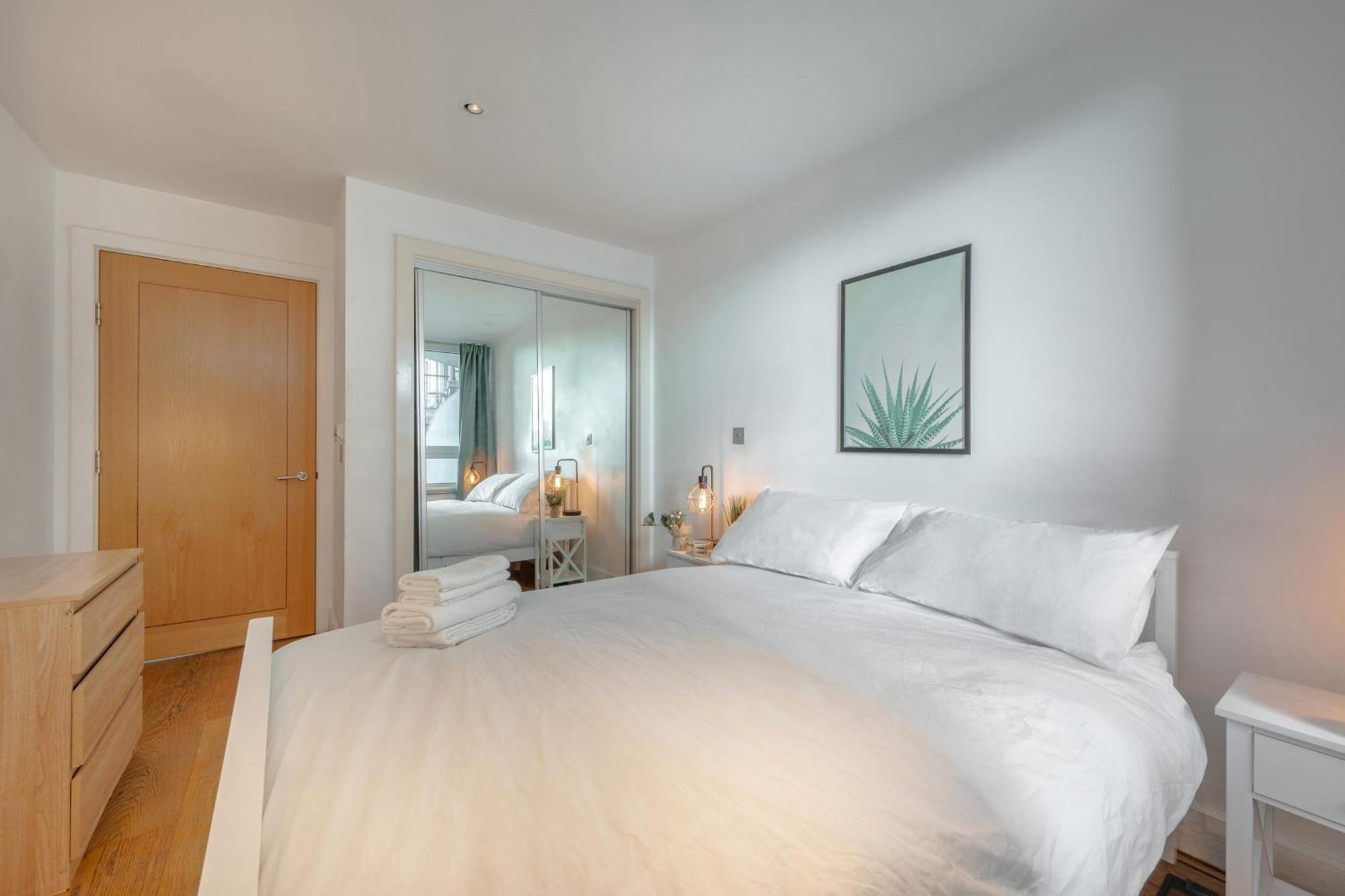 Riverside Balcony Apartments, 10 Minutes From Oxford Circus Londres Extérieur photo